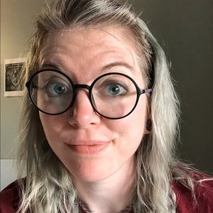 Meet your Posher, Hilary